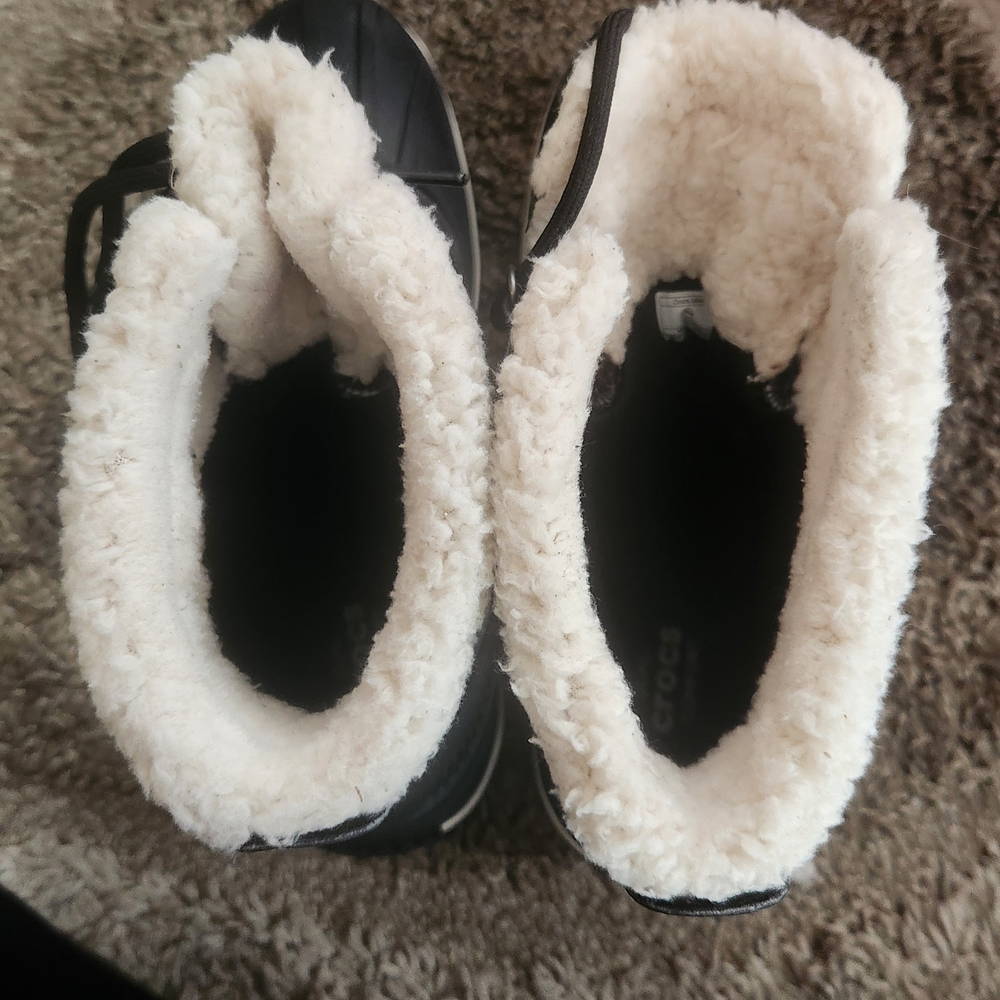 CROCS Black Winter Boots with White Lining - Picture 7 of 7
